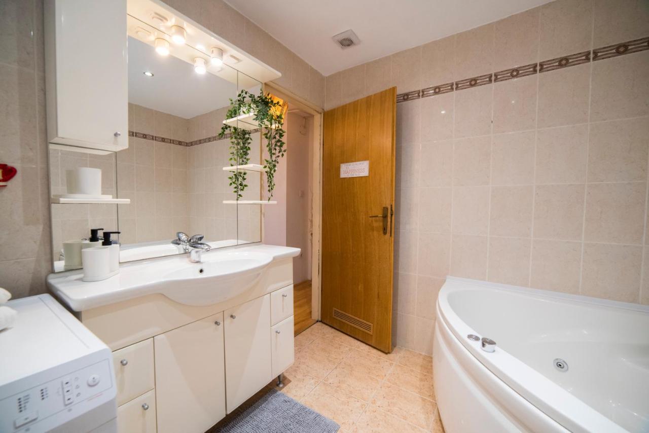Octogon Apartment Zagabria Esterno foto
