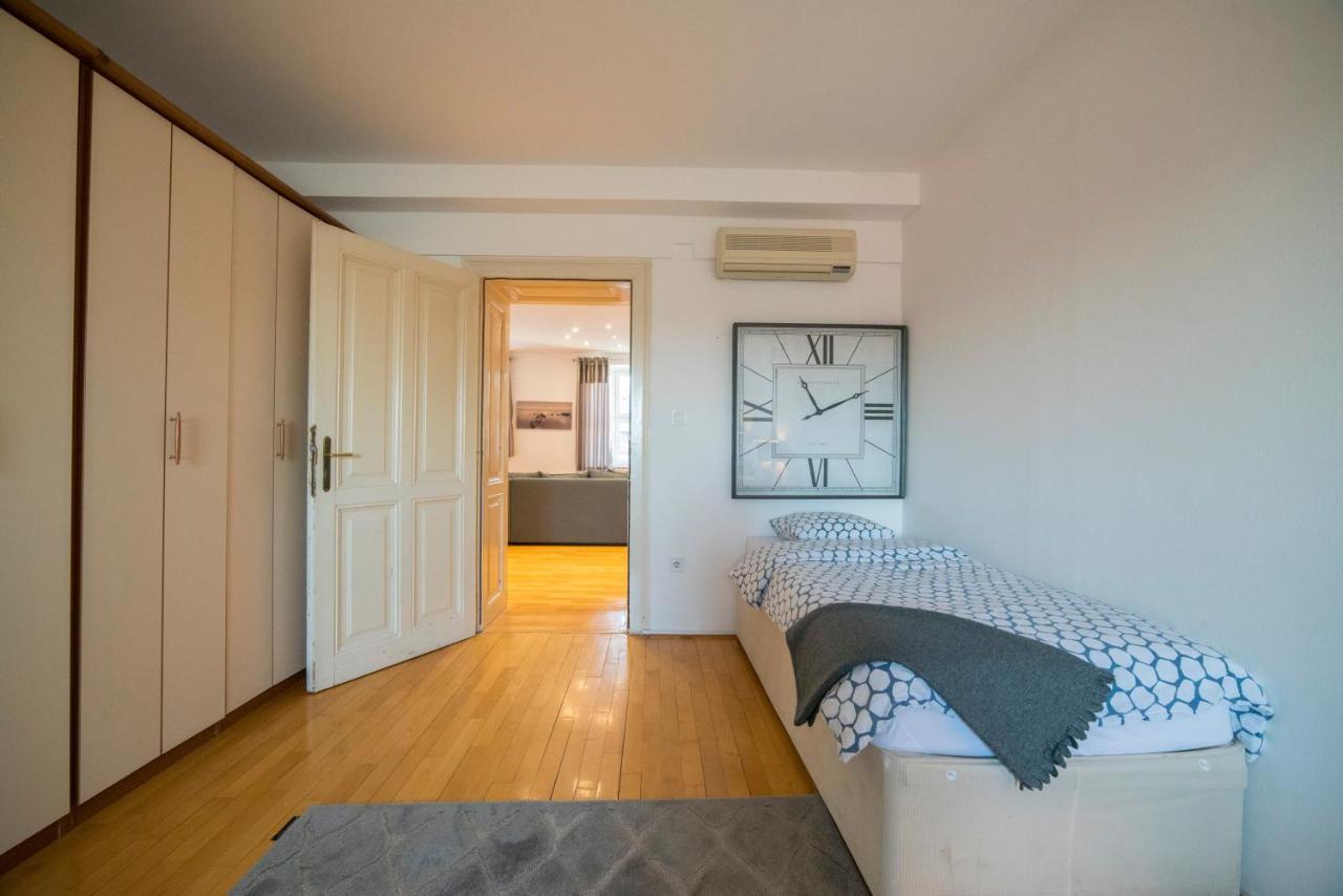 Octogon Apartment Zagabria Esterno foto